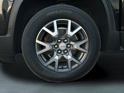 Used 2023 GMC Acadia SLE image 9