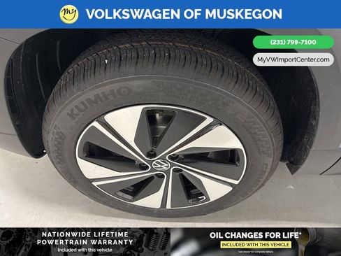 New 2026 Volkswagen Taos SE image 9