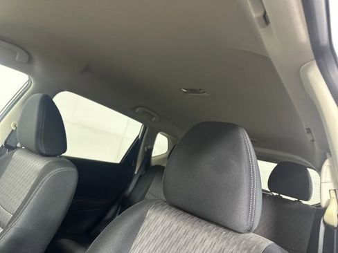 Used 2017 Nissan Rogue SV image 12