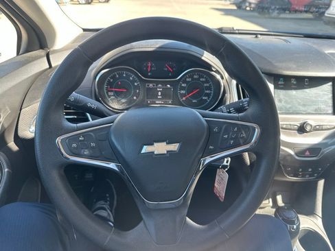 Used 2017 Chevrolet Cruze LT FWD image 10