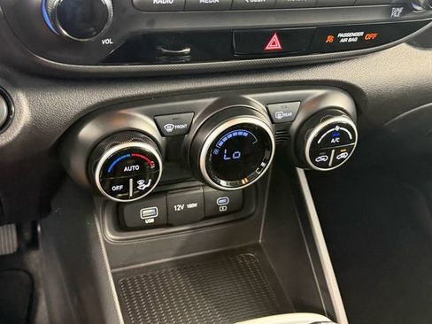 Used 2024 Hyundai Venue SEL FWD image 16