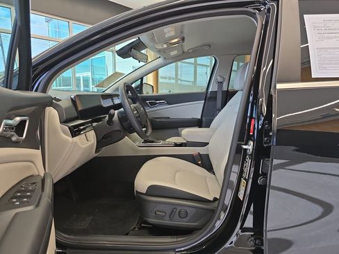 Used 2026 Kia Sportage EX image 12