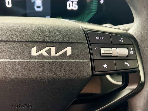 Used 2025 Kia K4 LXS image 19
