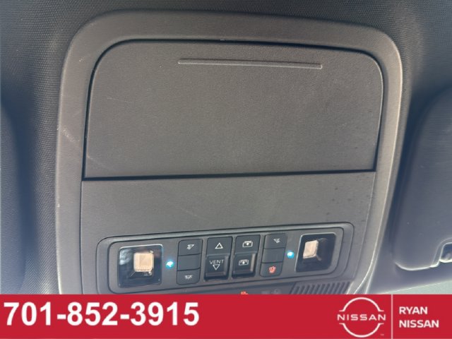 Used 2023 Ford Explorer Platinum w/ Technology Package AWD/4WD image 18