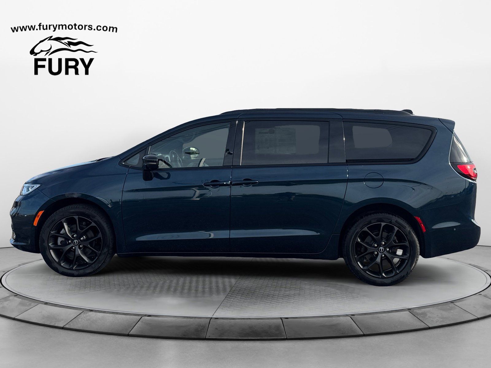 Used 2025 Chrysler Pacifica Limited w/ Trailer Tow Group AWD/4WD image 7