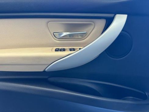 Used 2018 BMW 320i Sedan image 10