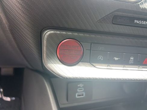 Used 2025 Ford Mustang Coupe RWD image 13