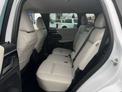 Used 2023 Mitsubishi Outlander SEL image 32