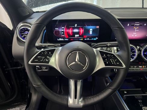 Used 2025 Mercedes-Benz GLB 250 4MATIC image 14