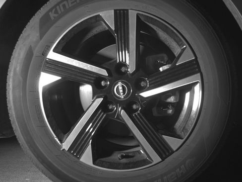 Used 2025 Nissan Sentra SV FWD image 13