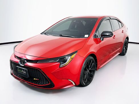 Used 2021 Toyota Corolla LE image 3