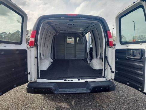 Used 2022 Chevrolet Express 2500 w/ Driver Convenience Package RWD image 10