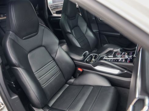 Used 2020 Porsche Cayenne Turbo w/ Assistance Package image 32
