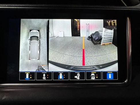Used 2022 GMC Yukon XL Denali AWD/4WD image 13