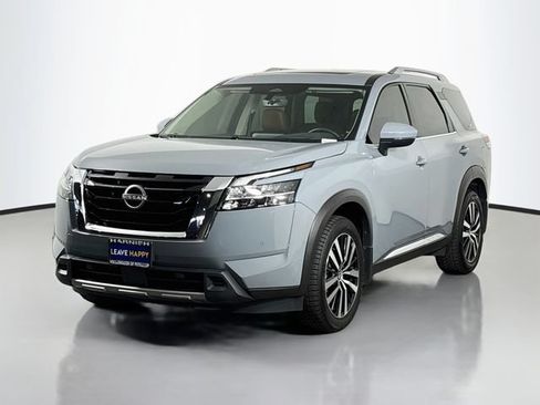 Used 2023 Nissan Pathfinder Platinum AWD/4WD image 3