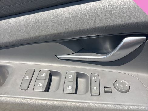 Certified 2024 Hyundai Elantra SEL FWD image 10