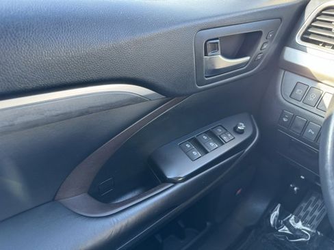 Certified 2019 Toyota Highlander Limited image 33