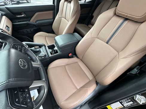 Used 2025 Toyota 4Runner Limited image 16