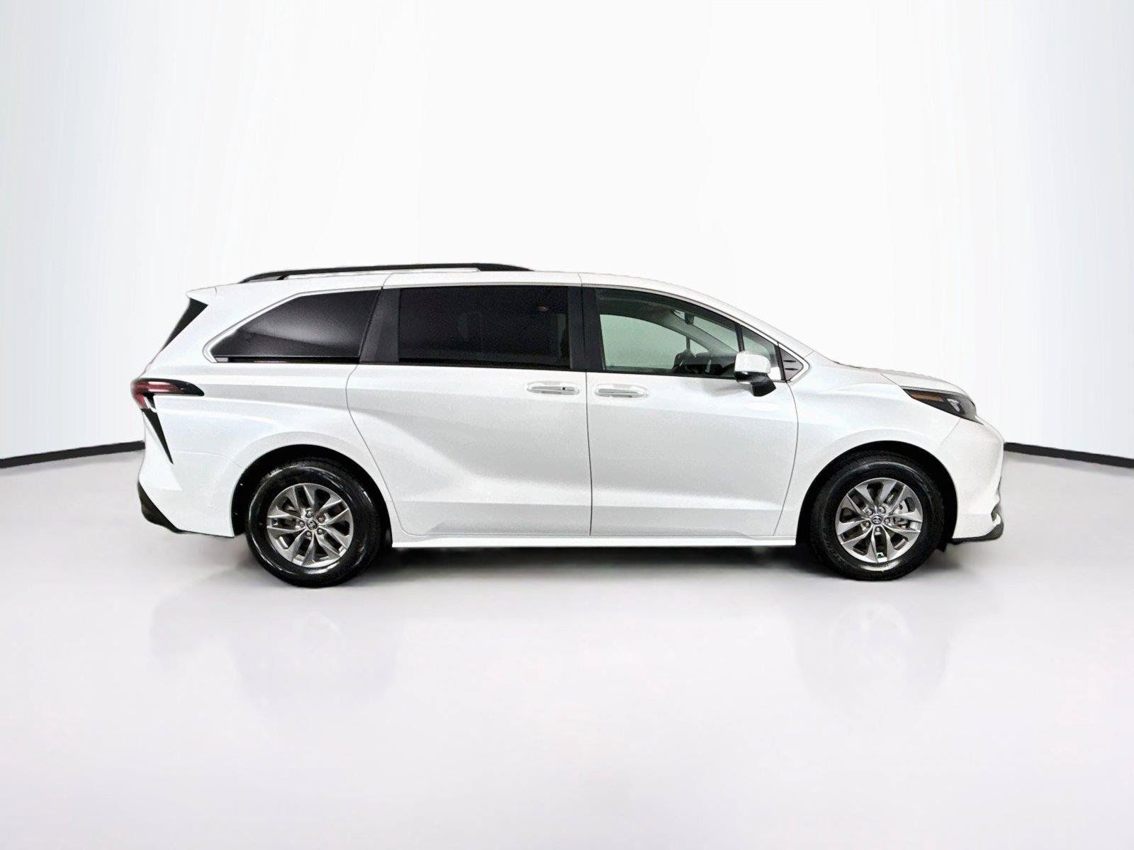 Certified 2026 Toyota Sienna XLE FWD image 11