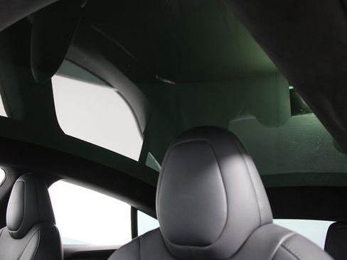 Used 2022 Tesla Model S Plaid image 9