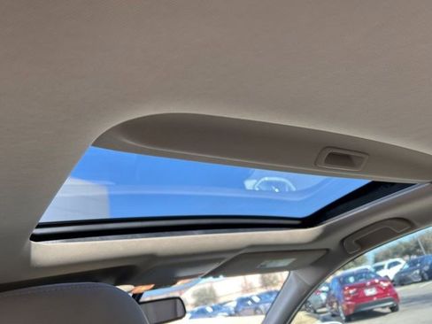 Used 2017 Honda Accord EX-L image 9