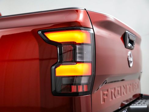 New 2025 Nissan Frontier SV w/ SV Convenience Package image 8