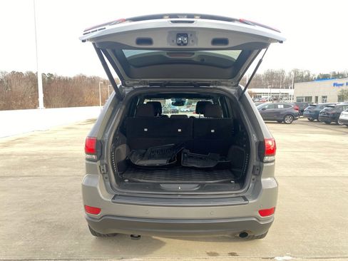 Used 2020 Jeep Grand Cherokee Laredo image 16