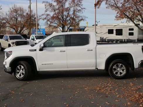 Used 2025 GMC Sierra 1500 SLT image 3
