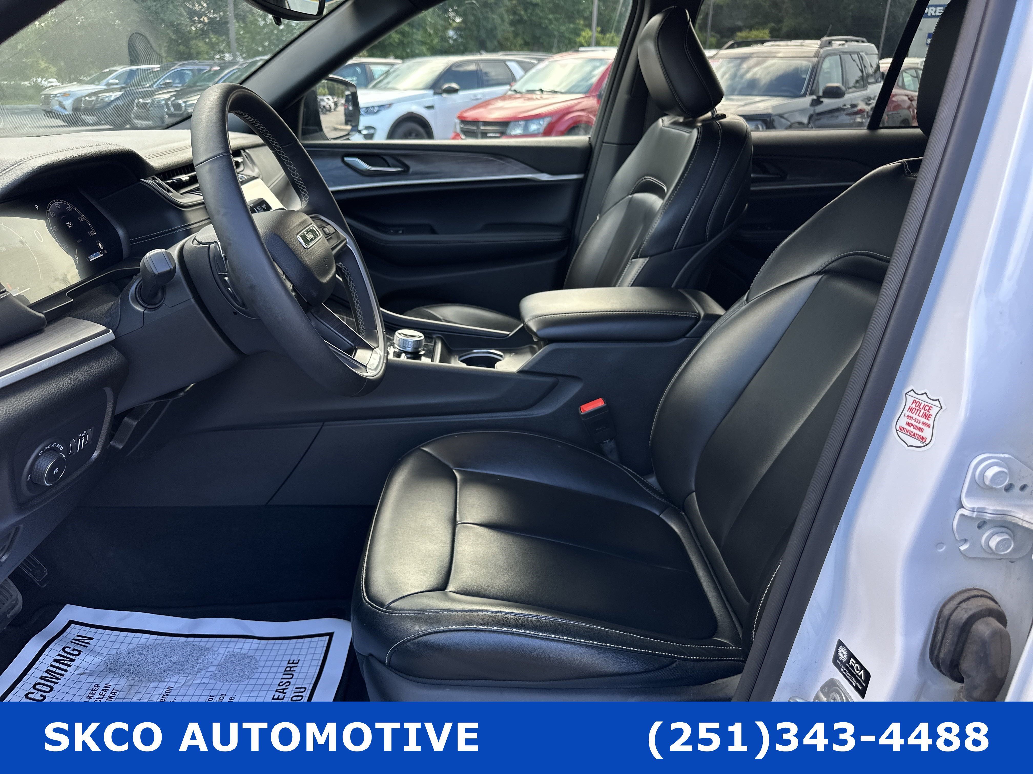Used 2024 Jeep Grand Cherokee Limited AWD/4WD image 11