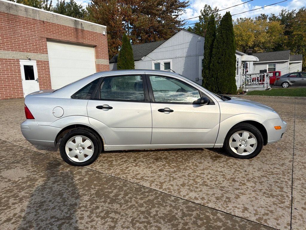 Used 2006 Ford Focus ZX4 Sedan FWD image 4