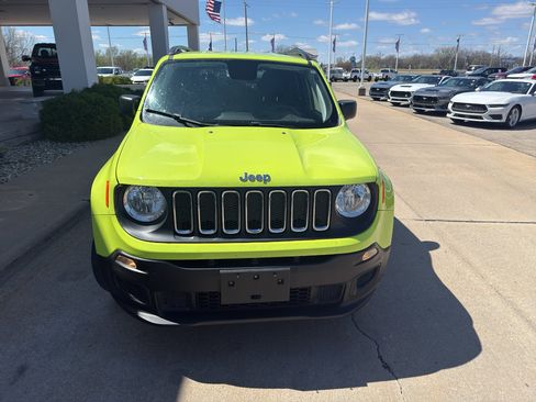 Used 2018 Jeep Renegade Sport w/ Power & Air Group image 2