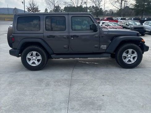 Used 2019 Jeep Wrangler Unlimited Sport S image 11