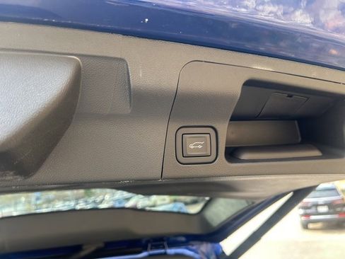 Certified 2023 GMC Acadia SLE w/ Driver Convenience Package image 15