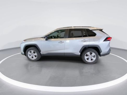 Used 2025 Toyota RAV4 LE AWD/4WD image 5