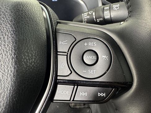 Used 2023 Toyota Venza Limited image 14