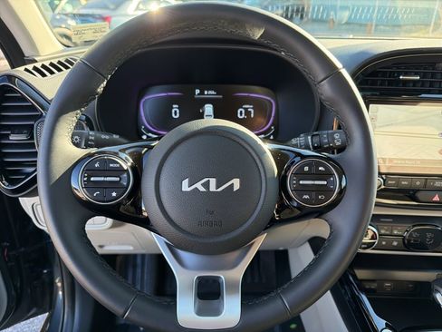 Certified 2025 Kia Soul EX image 19