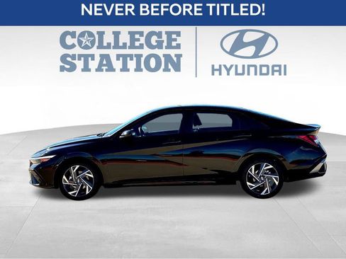 Used 2025 Hyundai Elantra Sport w/ Cargo Package FWD image 7