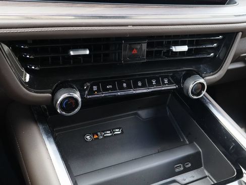 Used 2025 Chevrolet Tahoe LT RWD image 18