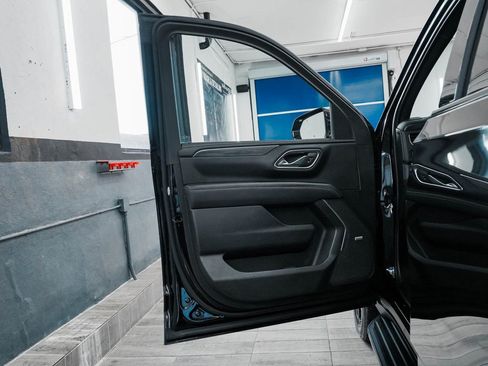 Used 2023 GMC Yukon SLT w/ SLT Premium Package image 10