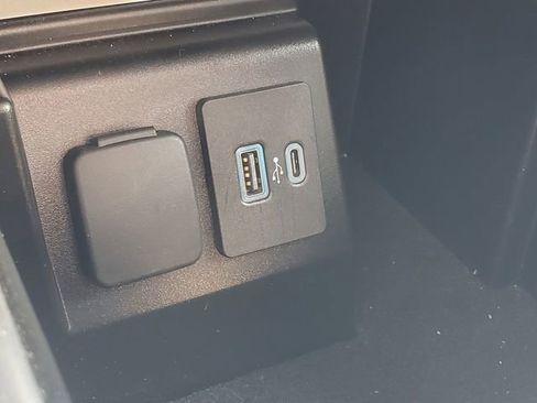 Used 2021 Ford Explorer XLT w/ Equipment Group 202A image 27