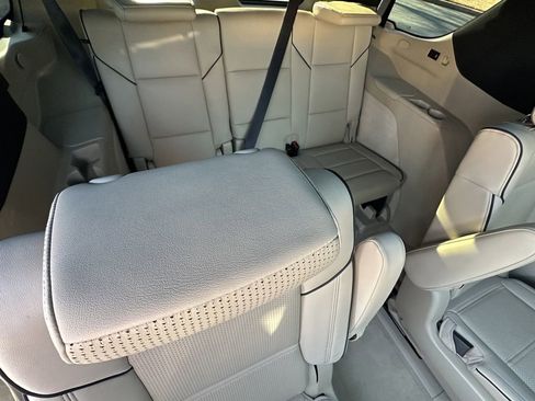 Used 2022 Cadillac Escalade Premium Luxury image 20