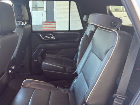 Used 2023 GMC Yukon SLT w/ SLT Premium Package image 25