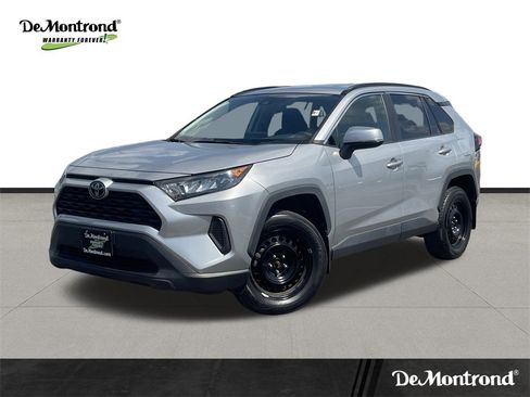 Used 2021 Toyota RAV4 LE image 1