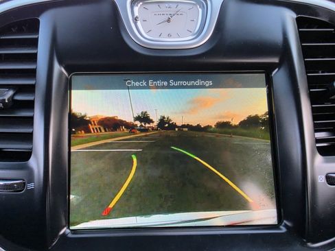 Used 2017 Chrysler 300 Limited RWD image 40