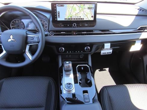 New 2026 Mitsubishi Outlander ES FWD image 18