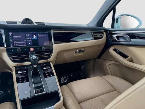 Certified 2023 Porsche Macan AWD/4WD image 26