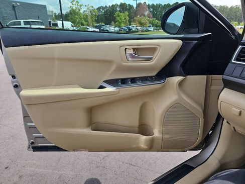 Used 2016 Toyota Camry LE FWD image 28