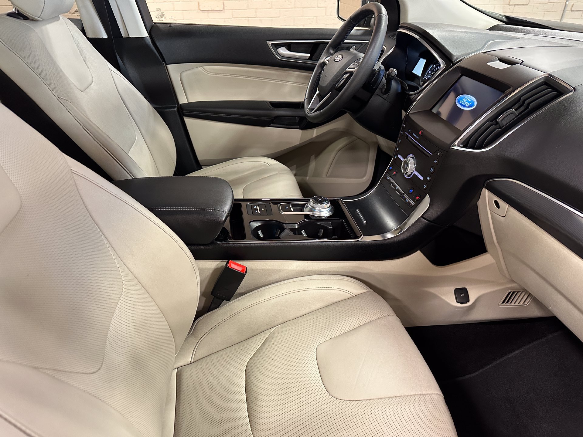 Used 2019 Ford Edge Titanium w/ Equipment Group 301A AWD/4WD image 21