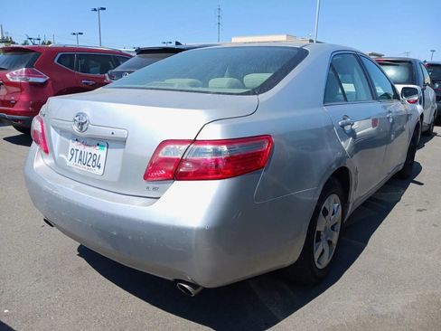 Used 2009 Toyota Camry LE FWD image 3