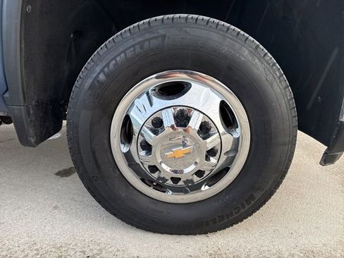 Used 2024 Chevrolet Silverado 3500 LT w/ Convenience Package image 12